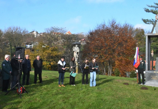 B DMZ 5851 (899 visits) B DMZ 5851