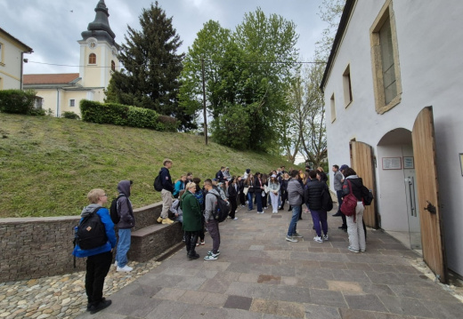01 ponedeljek (14) (591 visits) 01 ponedeljek (14)