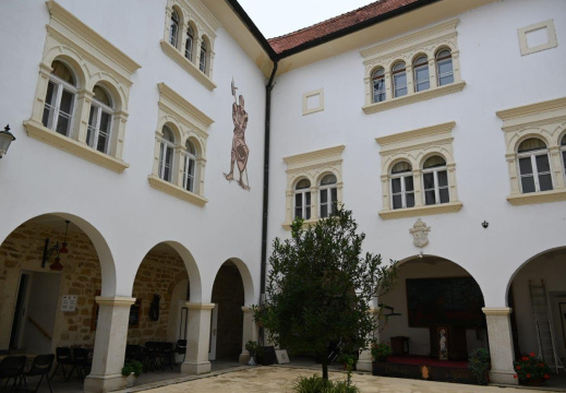 Grajski atrij (409 visits) Grajski atrij