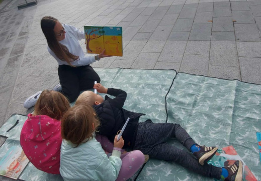 poslušanje pravljice ad394f85-0114-4ddb-a193-a87389344657